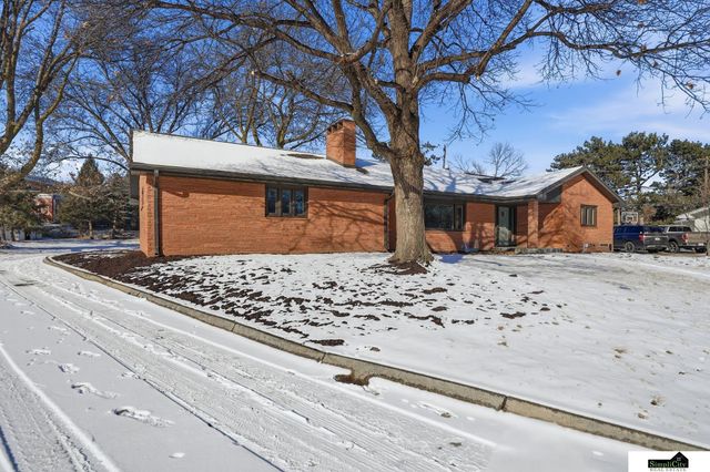 1515 W Manor Drive, Lincoln, NE 68506