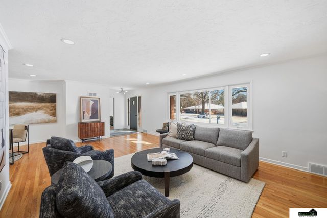 1515 W Manor Drive, Lincoln, NE 68506