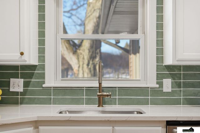 1515 W Manor Drive, Lincoln, NE 68506