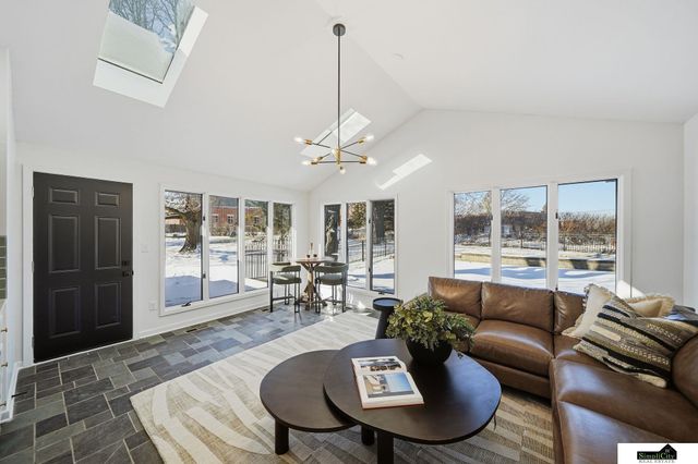 1515 W Manor Drive, Lincoln, NE 68506