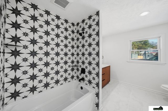 1515 W Manor Drive, Lincoln, NE 68506