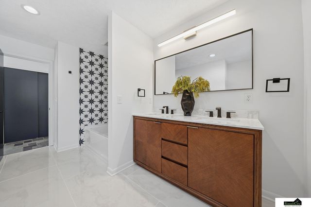 1515 W Manor Drive, Lincoln, NE 68506