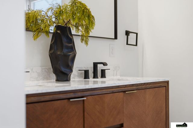 1515 W Manor Drive, Lincoln, NE 68506