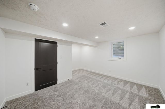 1515 W Manor Drive, Lincoln, NE 68506