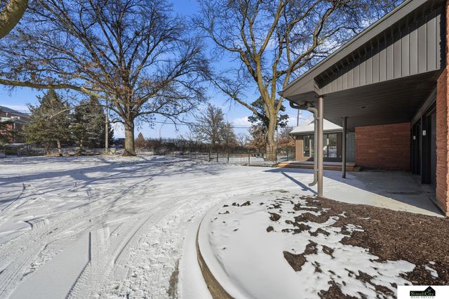 1515 W Manor Drive, Lincoln, NE 68506