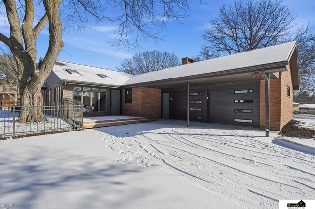 1515 W Manor Drive, Lincoln, NE 68506