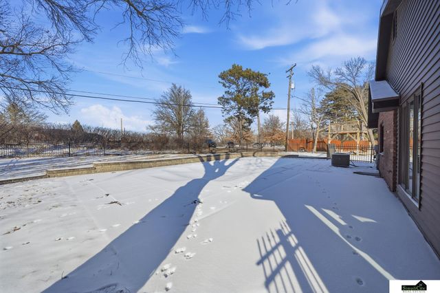 1515 W Manor Drive, Lincoln, NE 68506