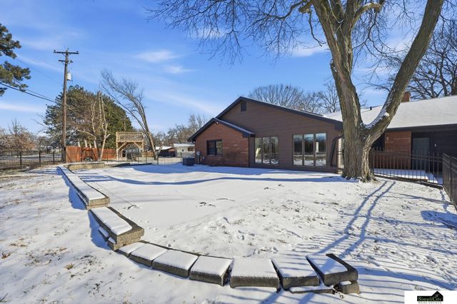 1515 W Manor Drive, Lincoln, NE 68506