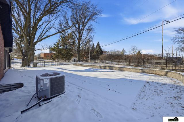 1515 W Manor Drive, Lincoln, NE 68506