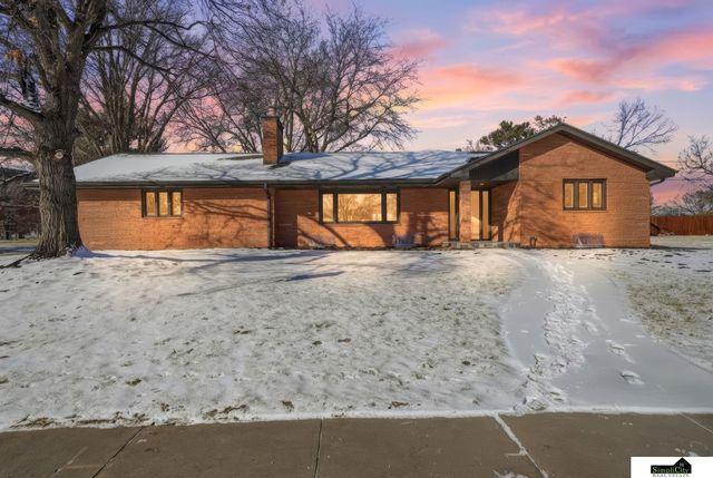 1515 W Manor Drive, Lincoln, NE 68506