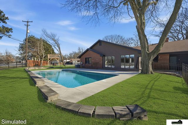 1515 W Manor Drive, Lincoln, NE 68506