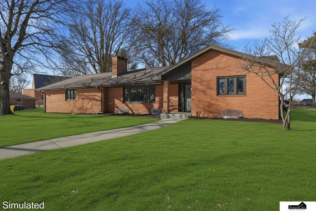 1515 W Manor Drive, Lincoln, NE 68506