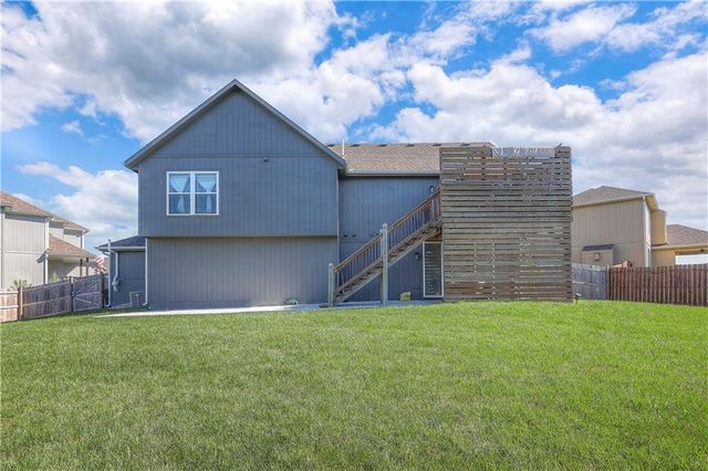 12301 S Burr Oak Circle, Peculiar, MO 64078