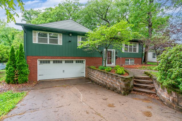 10 WOODLEY Road, Rock Island, IL 61201