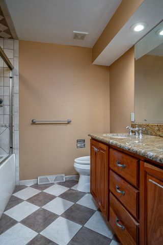 10 WOODLEY Road, Rock Island, IL 61201
