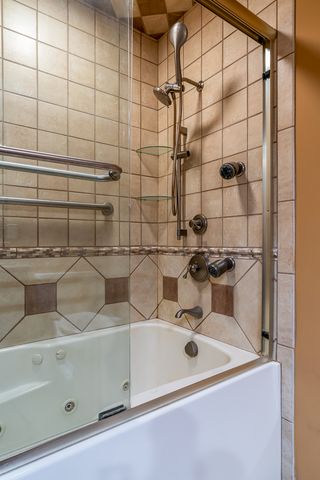 10 WOODLEY Road, Rock Island, IL 61201