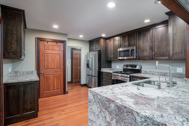 10 WOODLEY Road, Rock Island, IL 61201