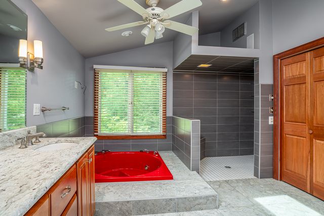 10 WOODLEY Road, Rock Island, IL 61201