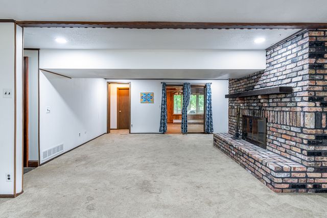 10 WOODLEY Road, Rock Island, IL 61201