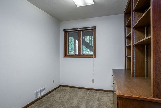 10 WOODLEY Road, Rock Island, IL 61201