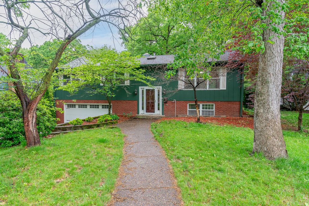 10 WOODLEY Road, Rock Island, IL 61201