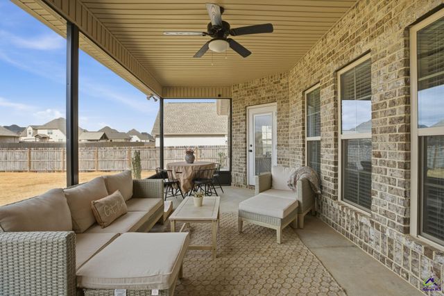 210 Bristleleaf Path, Kathleen, GA 31047