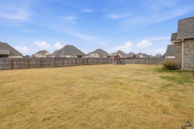 210 Bristleleaf Path, Kathleen, GA 31047