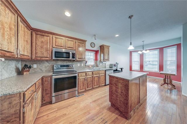 1516 NW Primrose Lane, Blue Springs, MO 64015