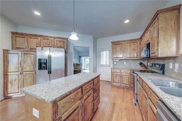 1516 NW Primrose Lane, Blue Springs, MO 64015