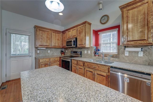 1516 NW Primrose Lane, Blue Springs, MO 64015
