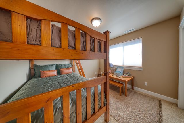 617 SW Peak View Place, Bend, OR 97702