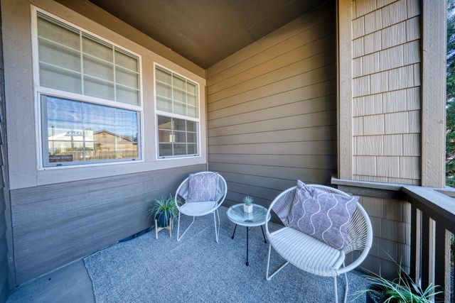 617 SW Peak View Place, Bend, OR 97702