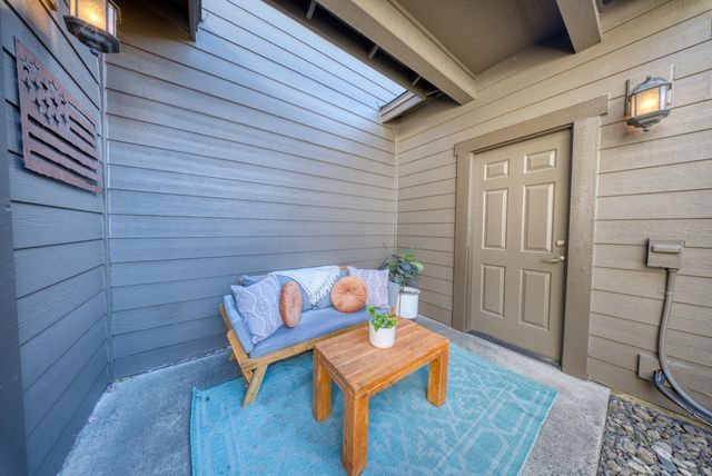 617 SW Peak View Place, Bend, OR 97702