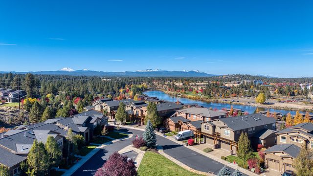 617 SW Peak View Place, Bend, OR 97702