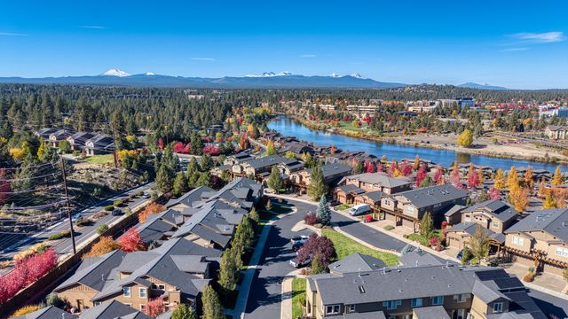 617 SW Peak View Place, Bend, OR 97702