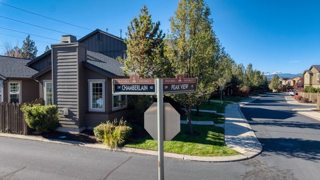 617 SW Peak View Place, Bend, OR 97702