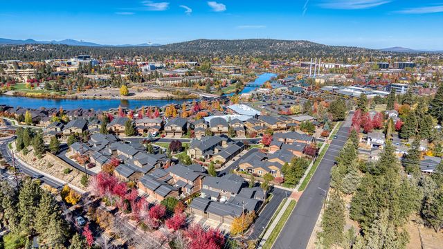 617 SW Peak View Place, Bend, OR 97702