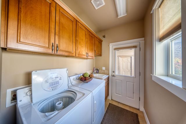 617 SW Peak View Place, Bend, OR 97702