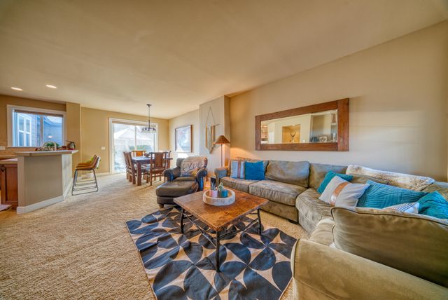 617 SW Peak View Place, Bend, OR 97702