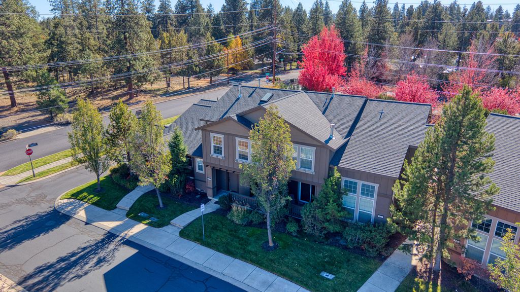 617 SW Peak View Place, Bend, OR 97702