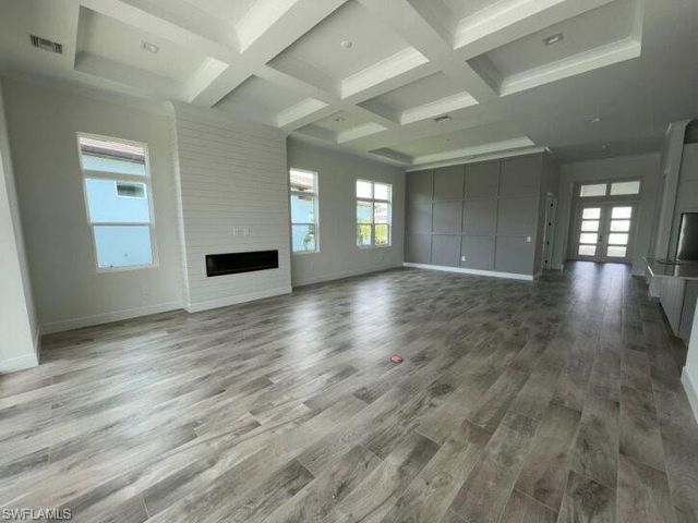 3725 Sapphire Cove CIR E, Naples, FL 34114