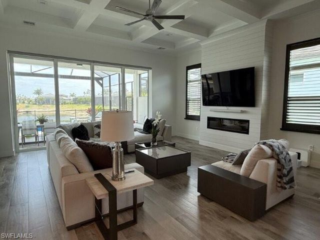 3725 Sapphire Cove CIR E, Naples, FL 34114