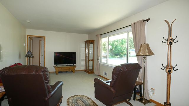 10717 Nord Avenue S, Bloomington, MN 55437