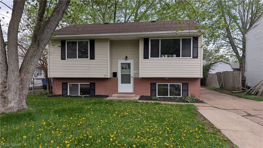 2201 Randall Street, Lorain, OH 44052