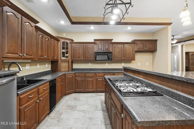 1209 Flint Lock Cove, Hernando, MS 38632