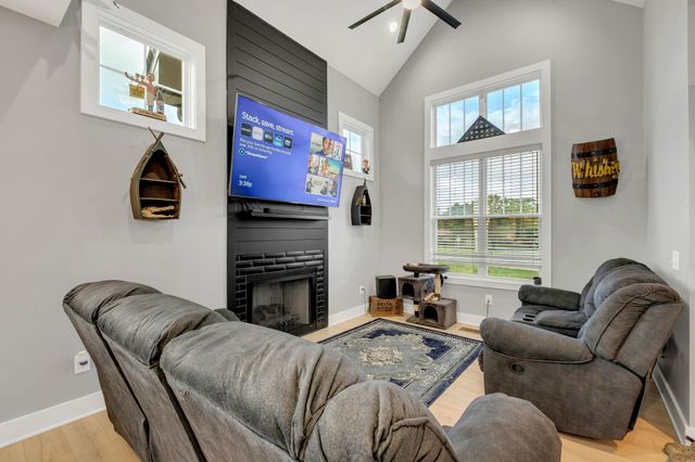 208 Freedom Dr, Portland, TN 37148