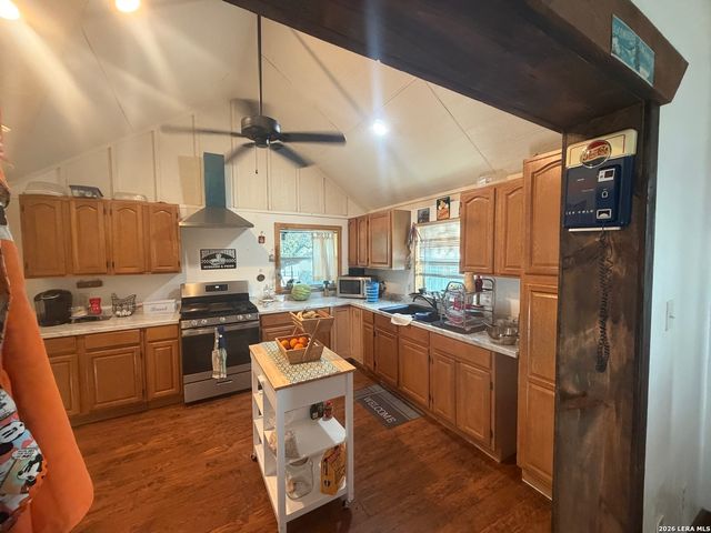 2366 Royal Oaks, Poteet, TX 78065