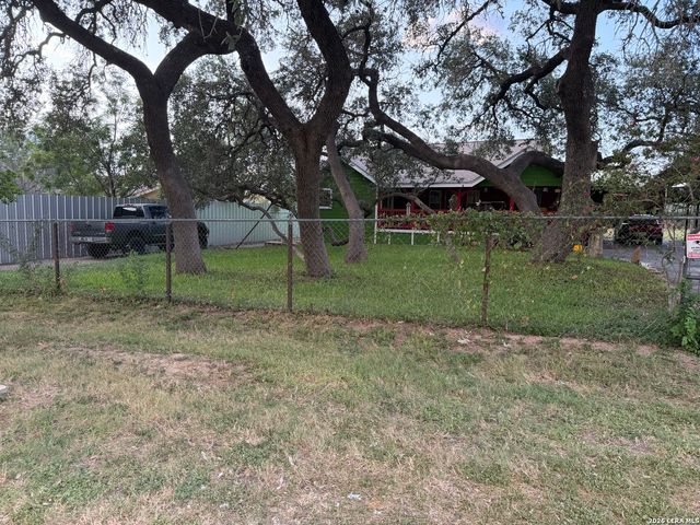 2366 Royal Oaks, Poteet, TX 78065