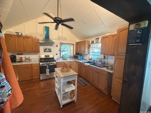 2366 Royal Oaks, Poteet, TX 78065