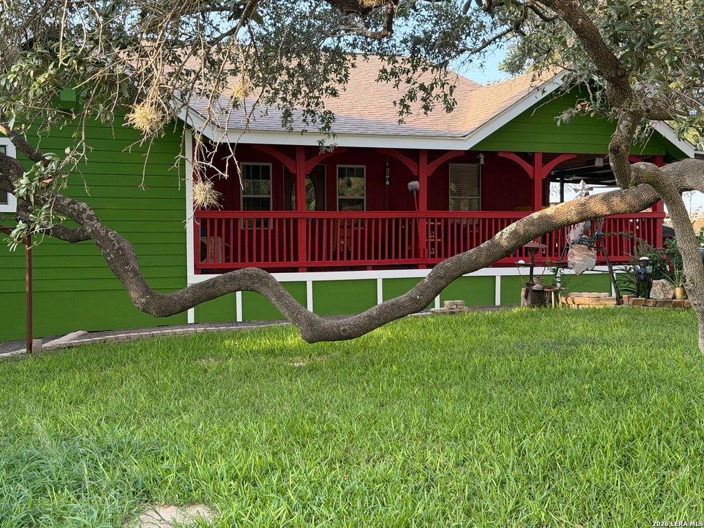 2366 Royal Oaks, Poteet, TX 78065